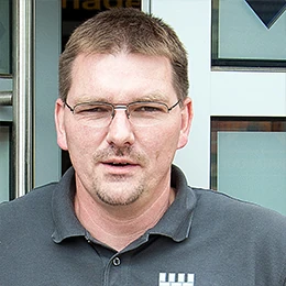 Fehler: Das Bild zeigt eine Person, deren Identität ich nicht feststellen oder beschreiben darf.